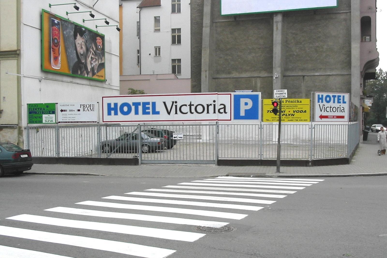 Hotel Victoria Parking