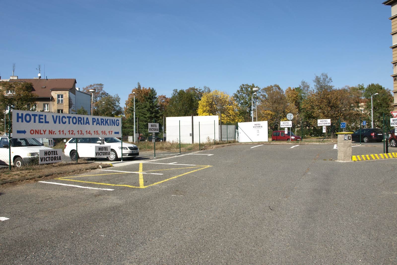 Hotel Victoria Parking